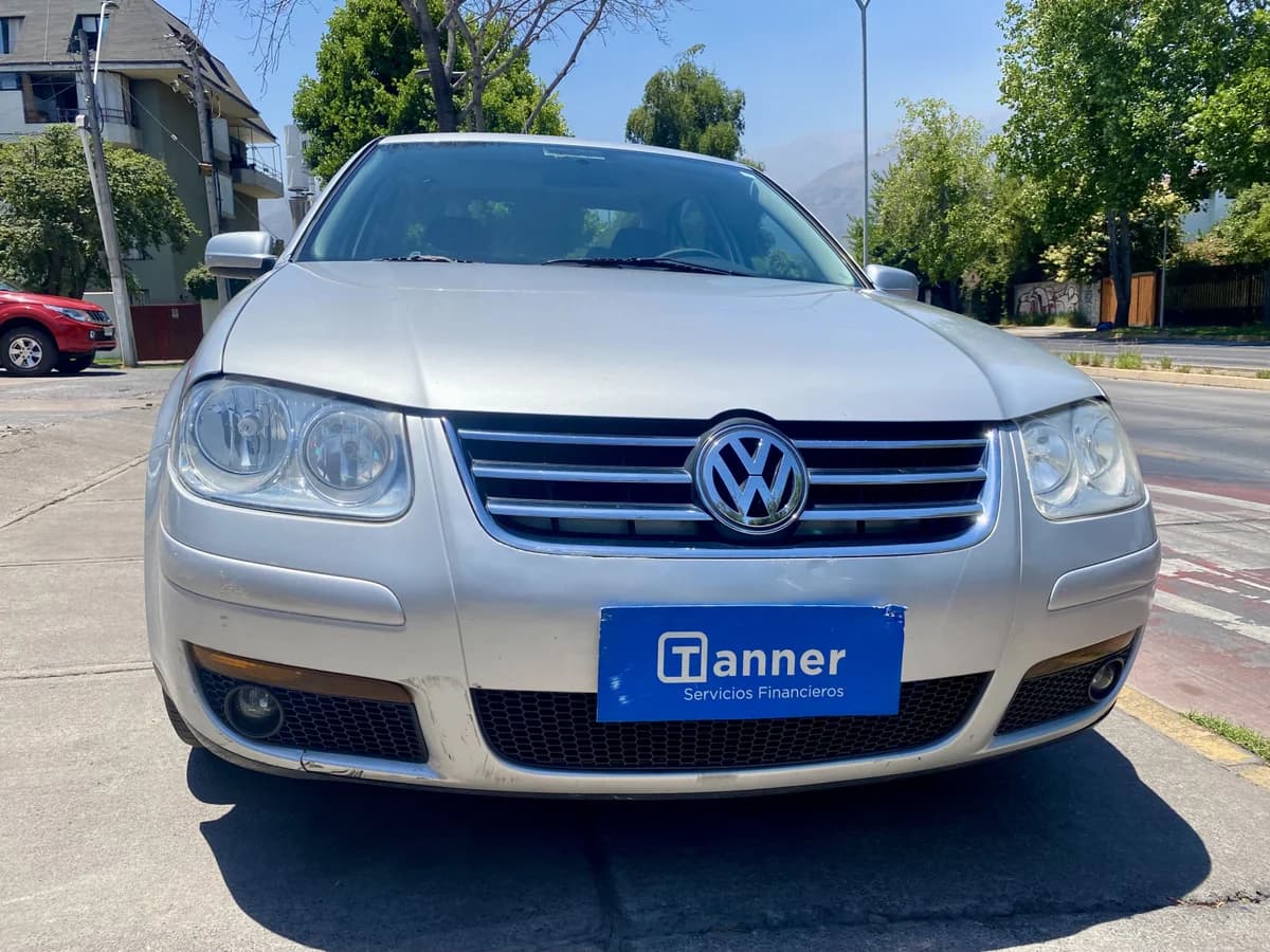 2012 VOLKSWAGEN BORA TRENDLINE SKY 2.0 - Imagen 1