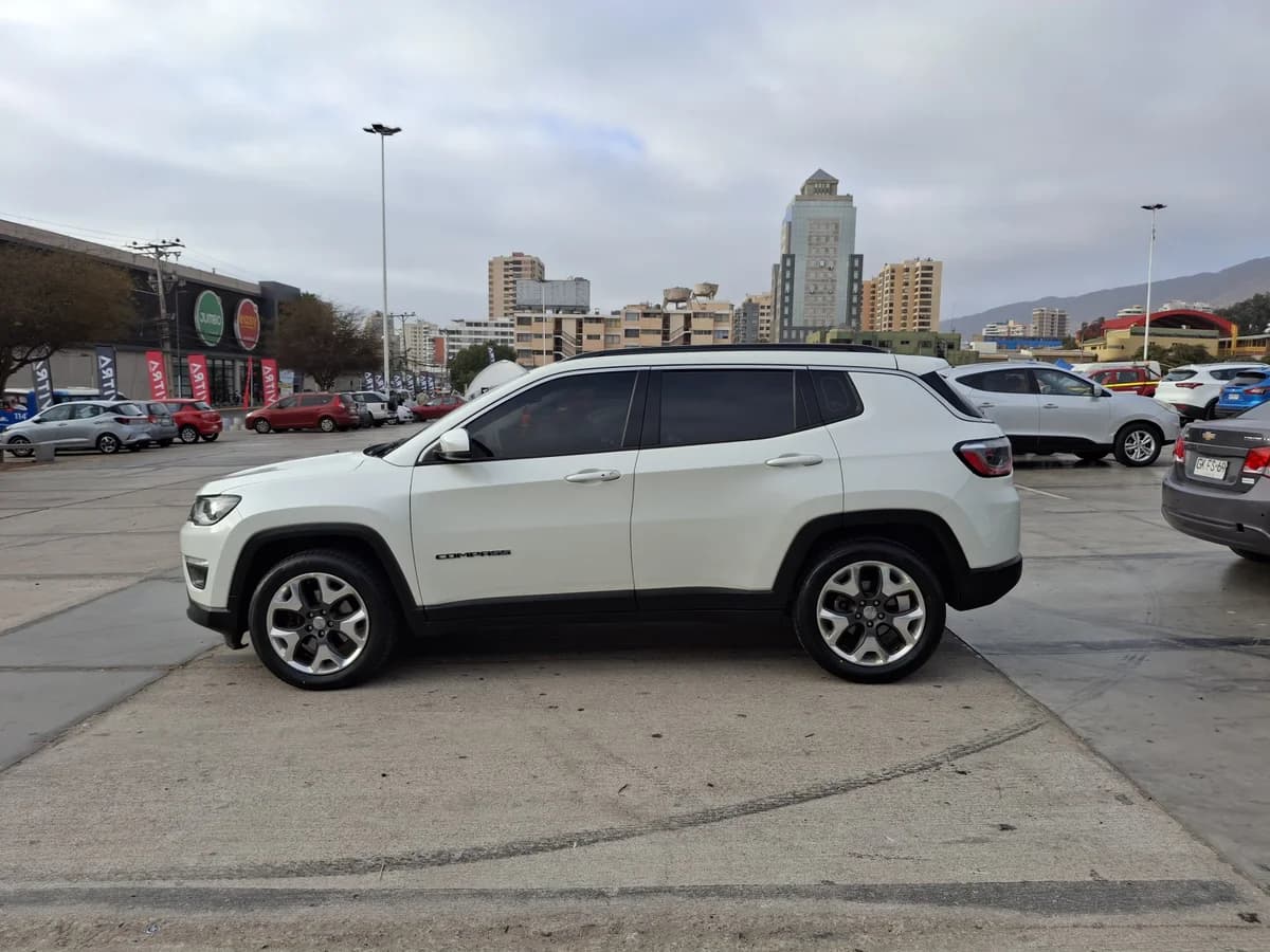 2020 JEEP COMPASS LONGITUDE 2.4 AT - Imagen 4