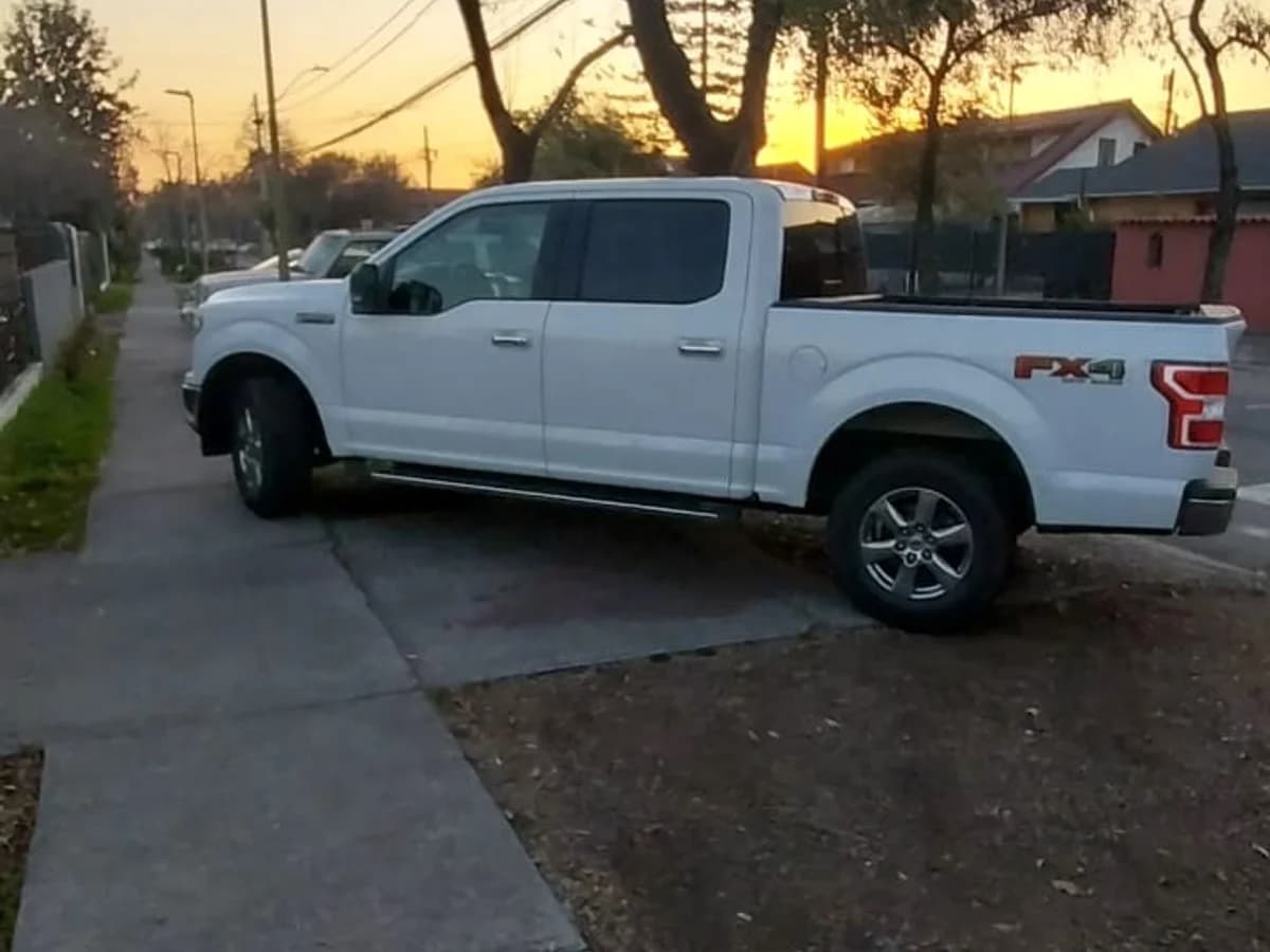 2020 FORD F150 XLT 4X4 5.0 AUT - Imagen 5