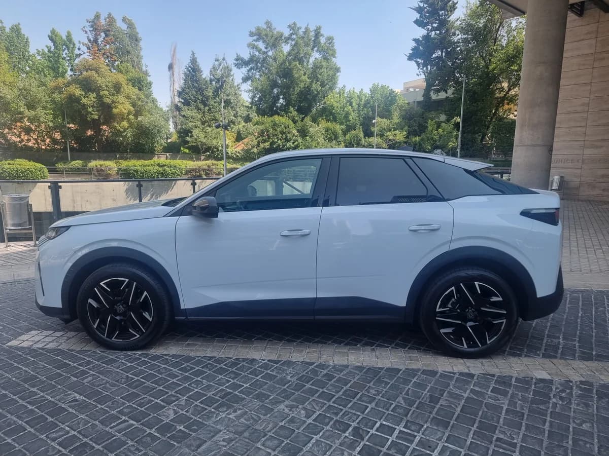 2025 PEUGEOT 3008 BLUE HDI 130 1.5 AUT - Imagen 3