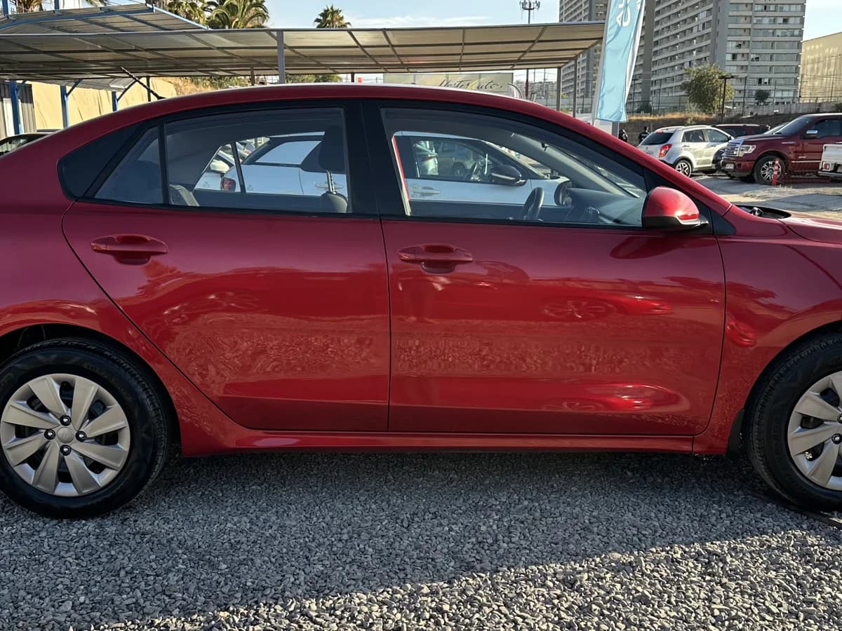 2021 KIA RIO 4 EX FULL UNICO DUEÑO - Imagen 4