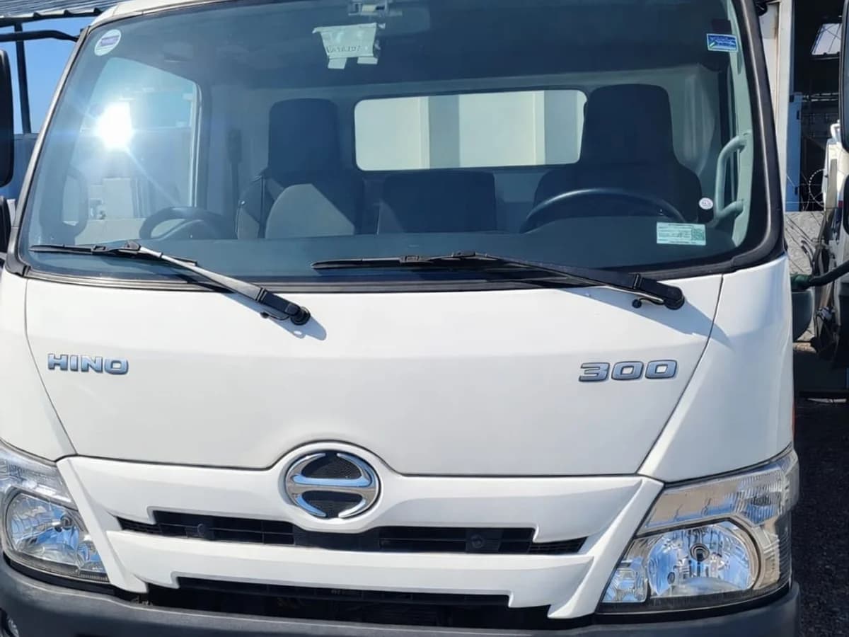 2022 HINO 300 - Imagen 1