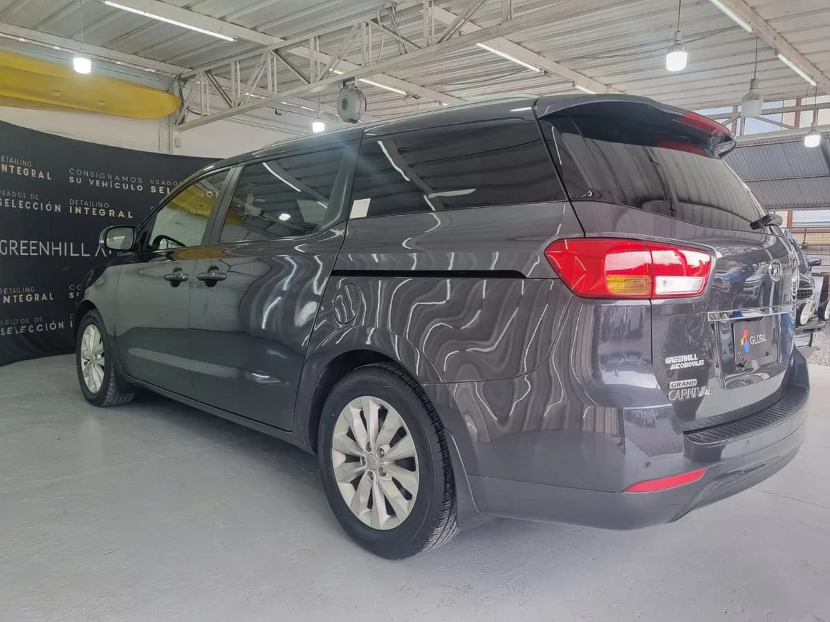 2017 KIA MOTORS GRAND CARNIVAL EX 2.2 AUT - Imagen 5