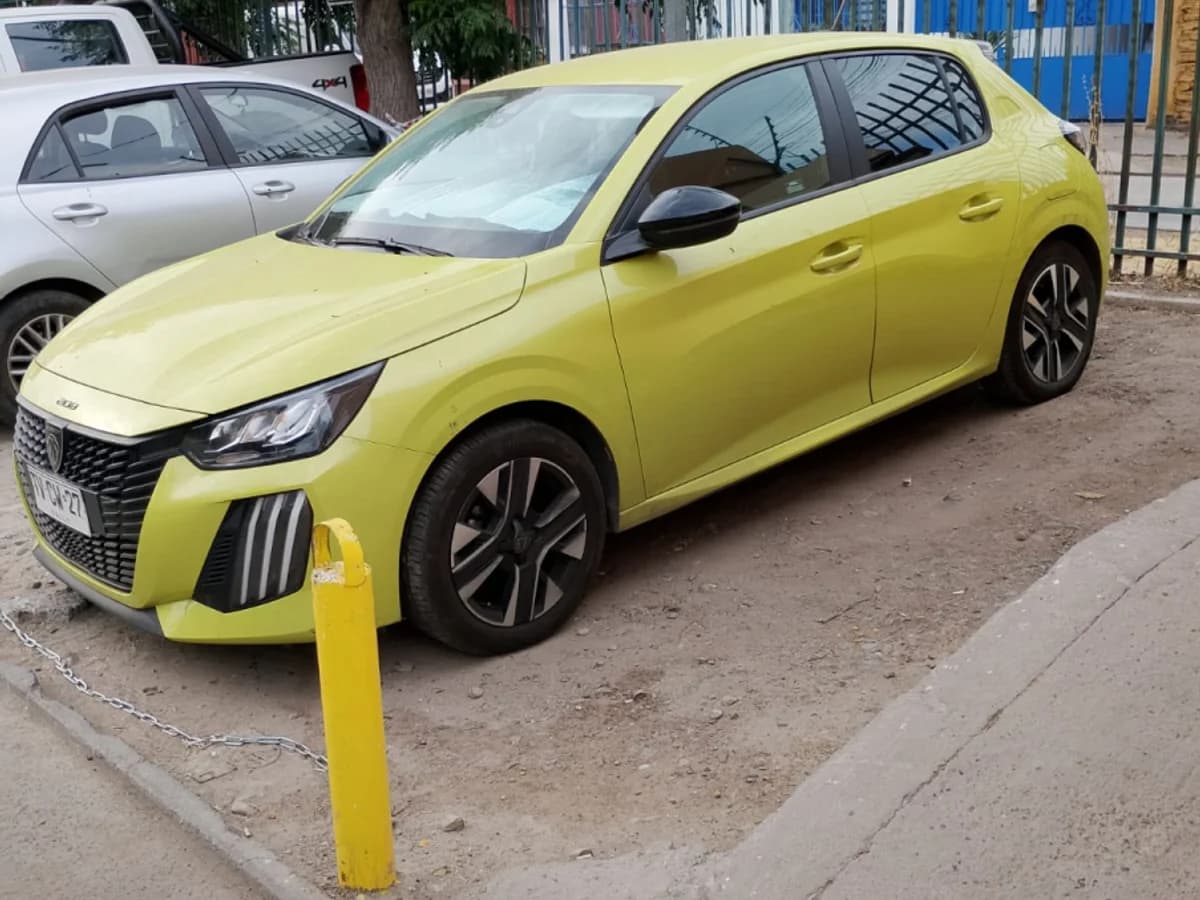 2025 PEUGEOT 208 - Imagen 3