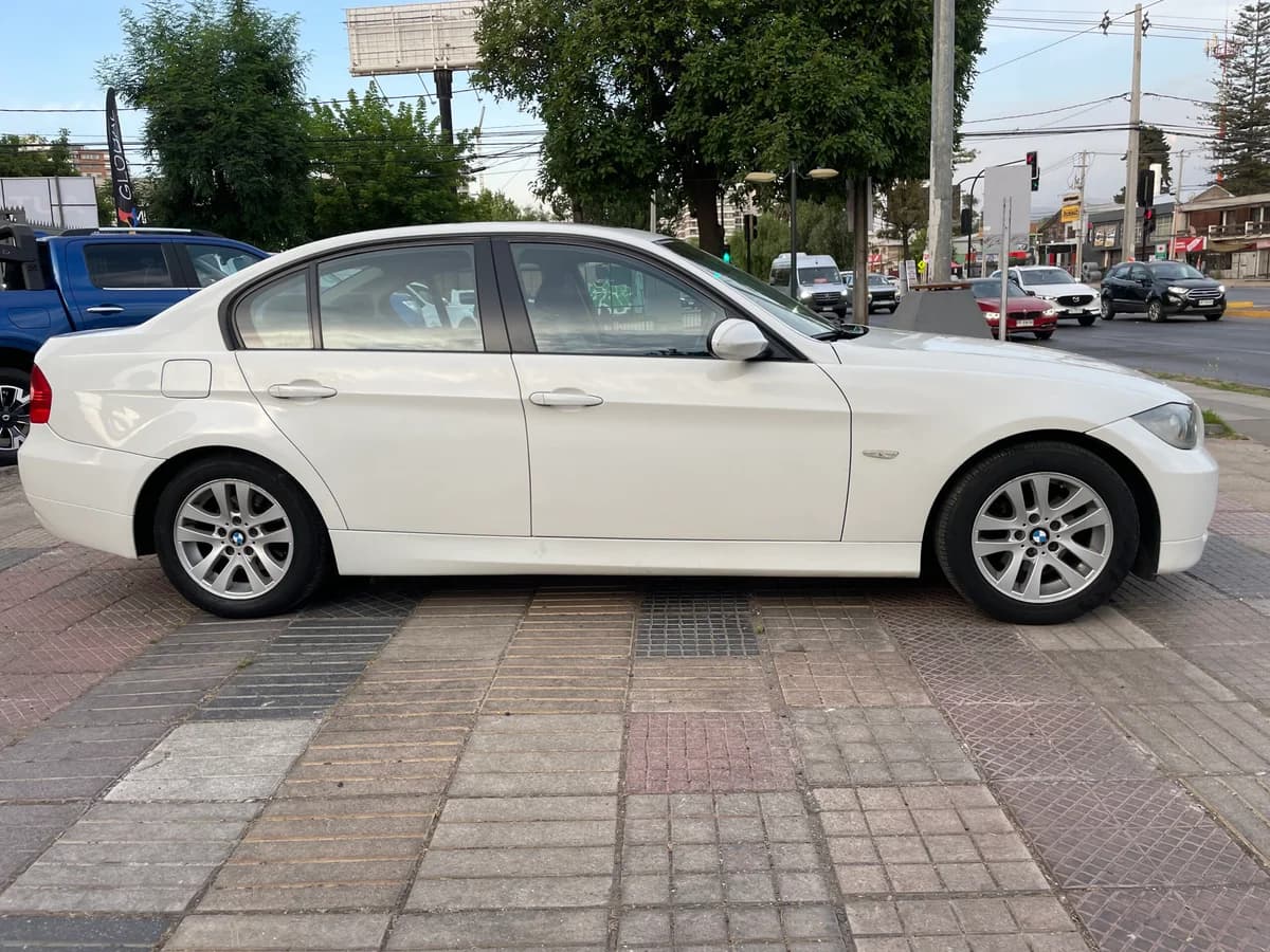 BMW 320i 2008 - Imagen 2