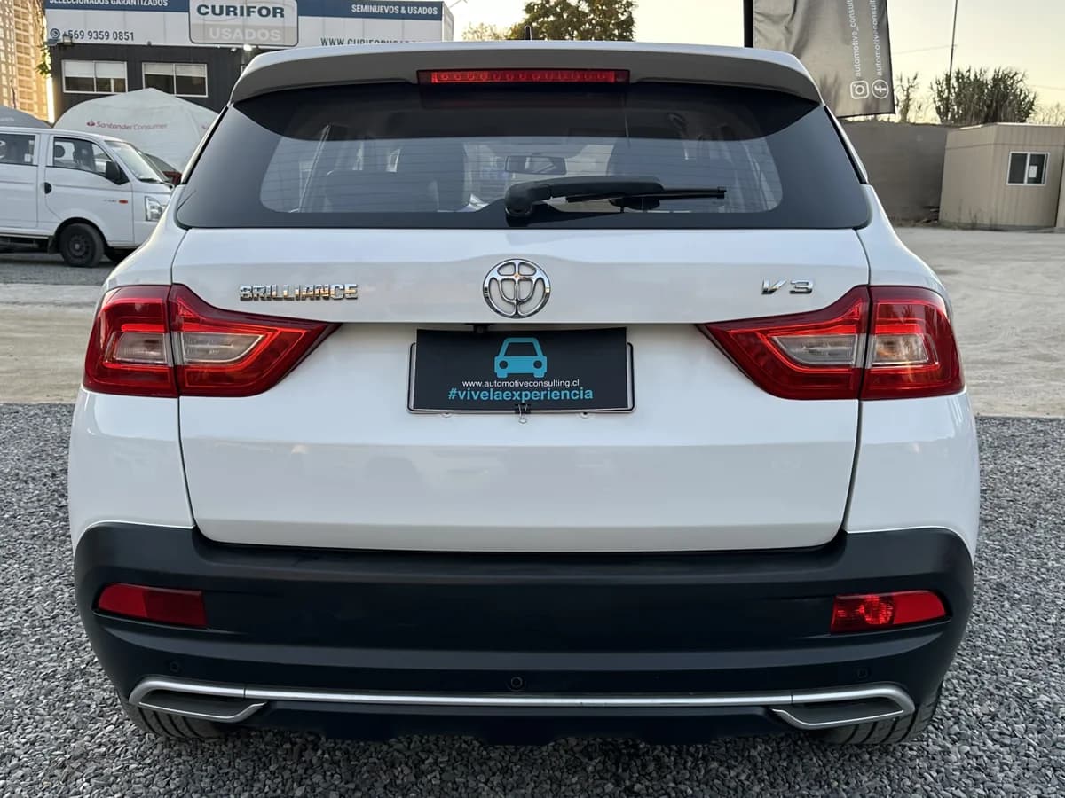 2020 BRILLIANCE V3 1.5T ELITE UNICO DUEÑO - Imagen 5