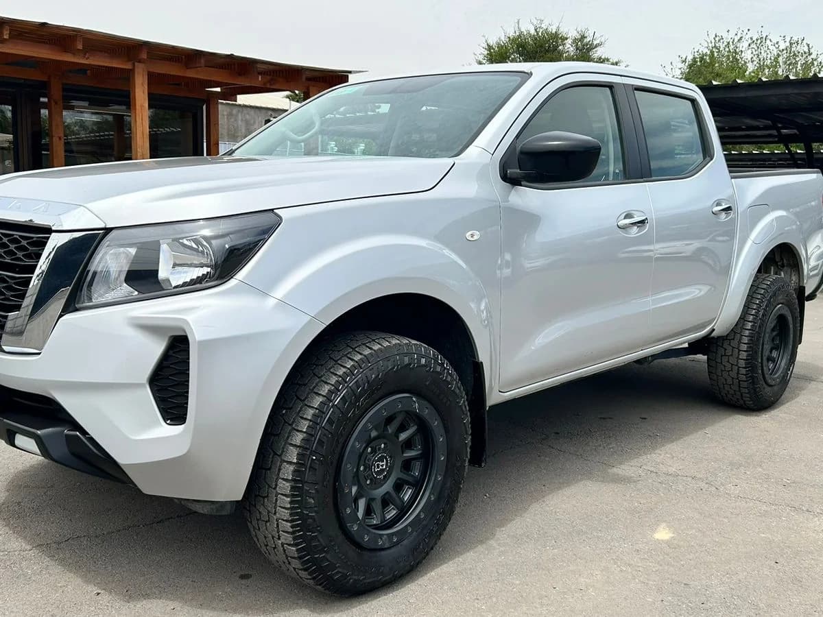 2023 NISSAN NAVARA D CAB MT 4X4 2.3 - Imagen 1