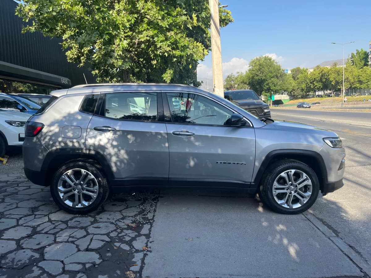 2022 JEEP COMPASS LONGITUDE 1.3 AUT - Imagen 4