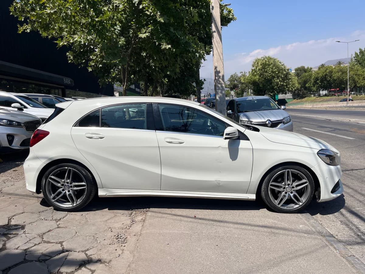2017 MERCEDES BENZ A200 D - Imagen 4