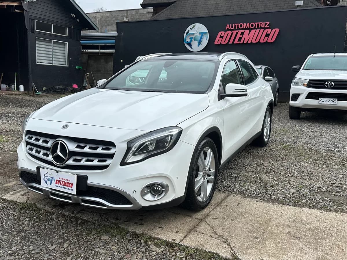 MERCEDES BENZ GLA200 1.6 SPORT 4x2 AT 5P