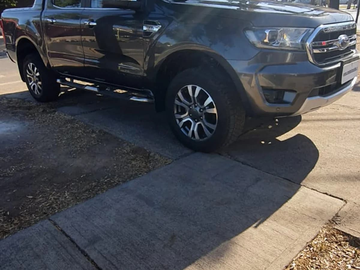 FORD RANGER 3.2 LIMITED 4X4 CUERO DIESEL UNICO DUEÑO EXTRAORDINADIA